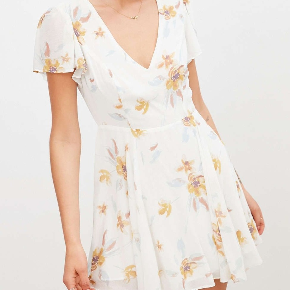 Kimchi Blue Sarah Flutter Sleeve